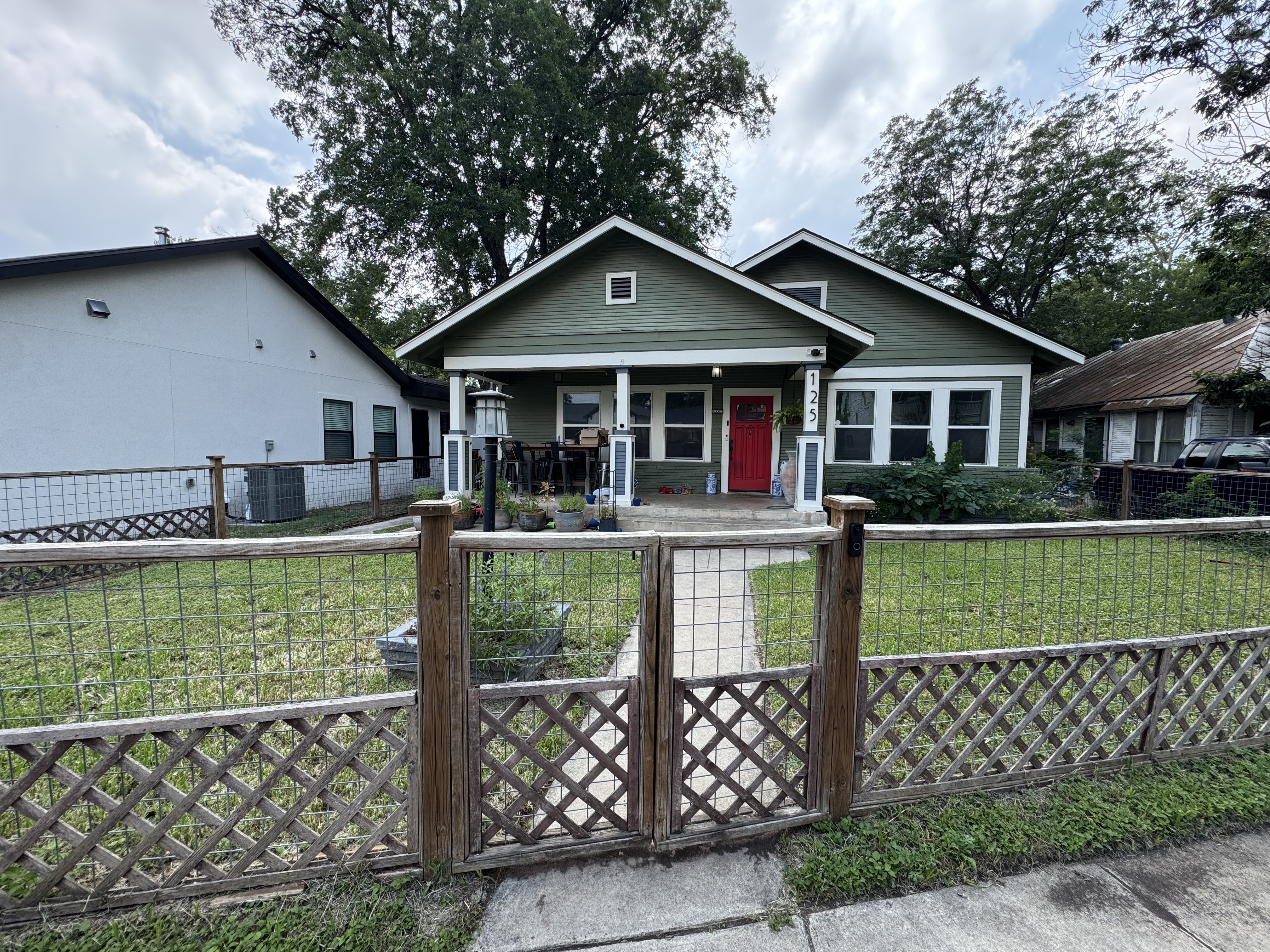 125 Haynes Ave — front gate